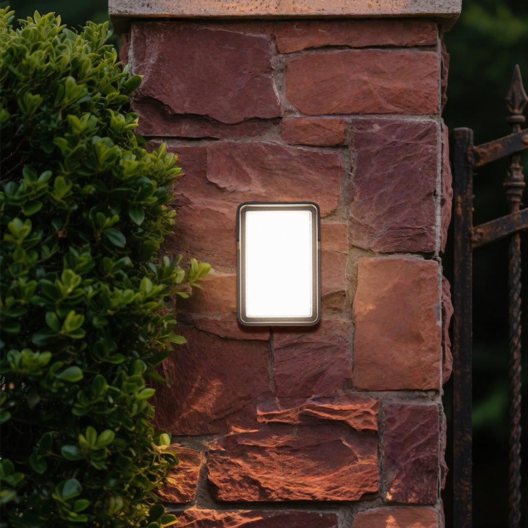 Stan Square Minimalist LED Aluminum Outdoor Wall Light