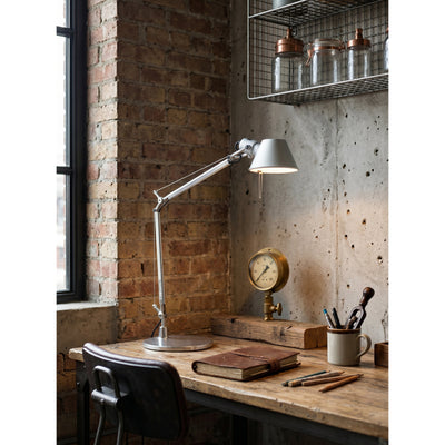 Caldervale Articulated Aluminum Table Lamp